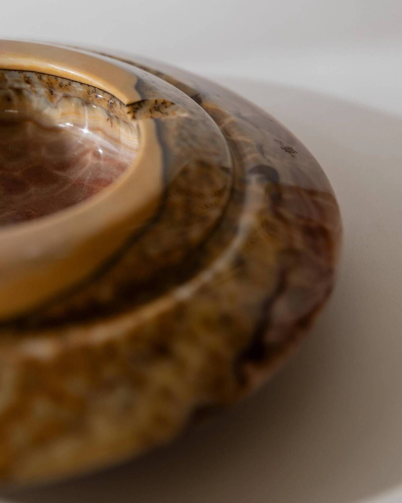 Vintage onyx ashtray from the 1980s, large round, brutalist design, brown and beige tones, sculptural table accent, modernist object, elegant gift idea.