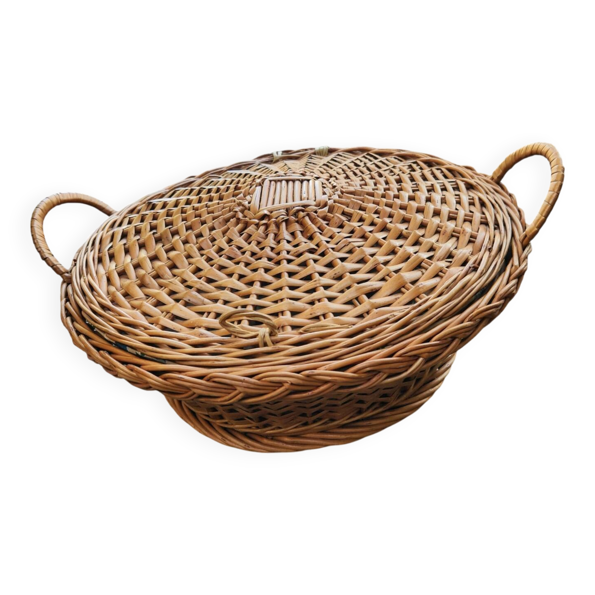 Woven wicker basket: vintage
