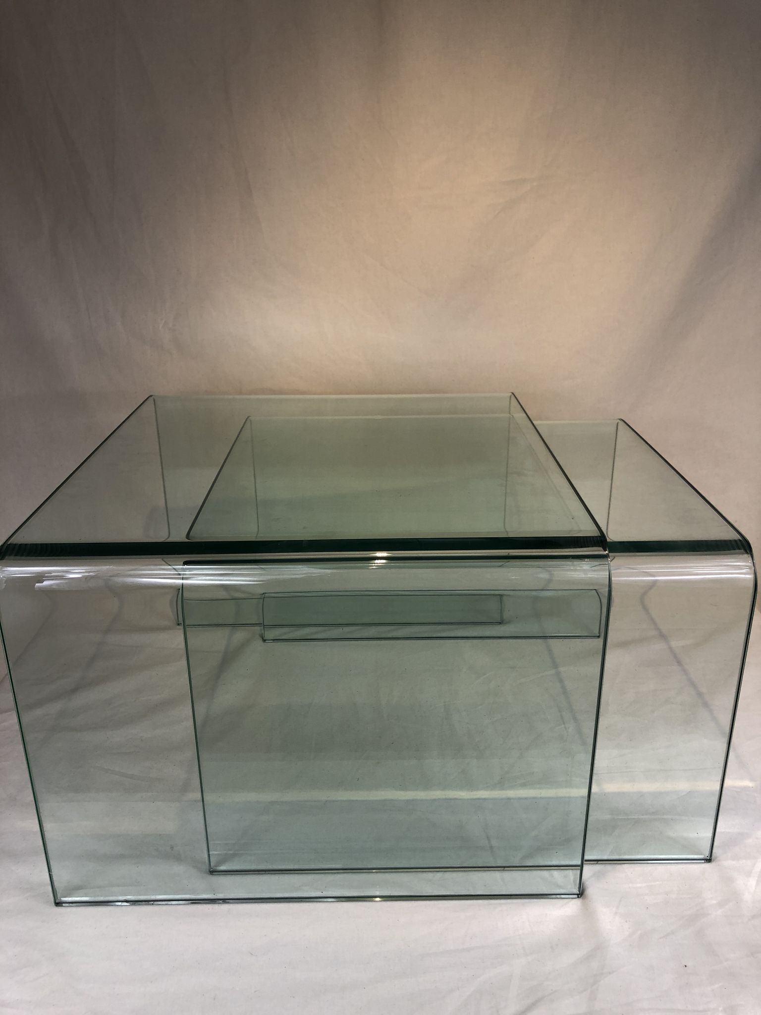 Ensemble 2 tables gigognes en verre 1980