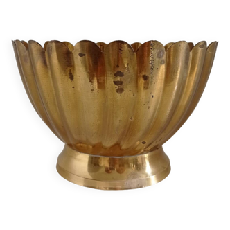 Scalloped cup in golden brass