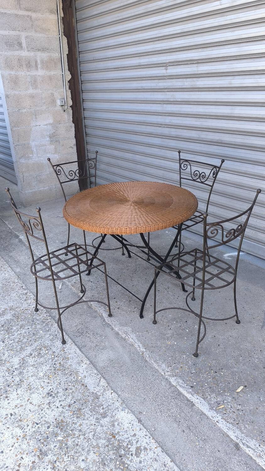 Salon de jardin en fer forgé et osier