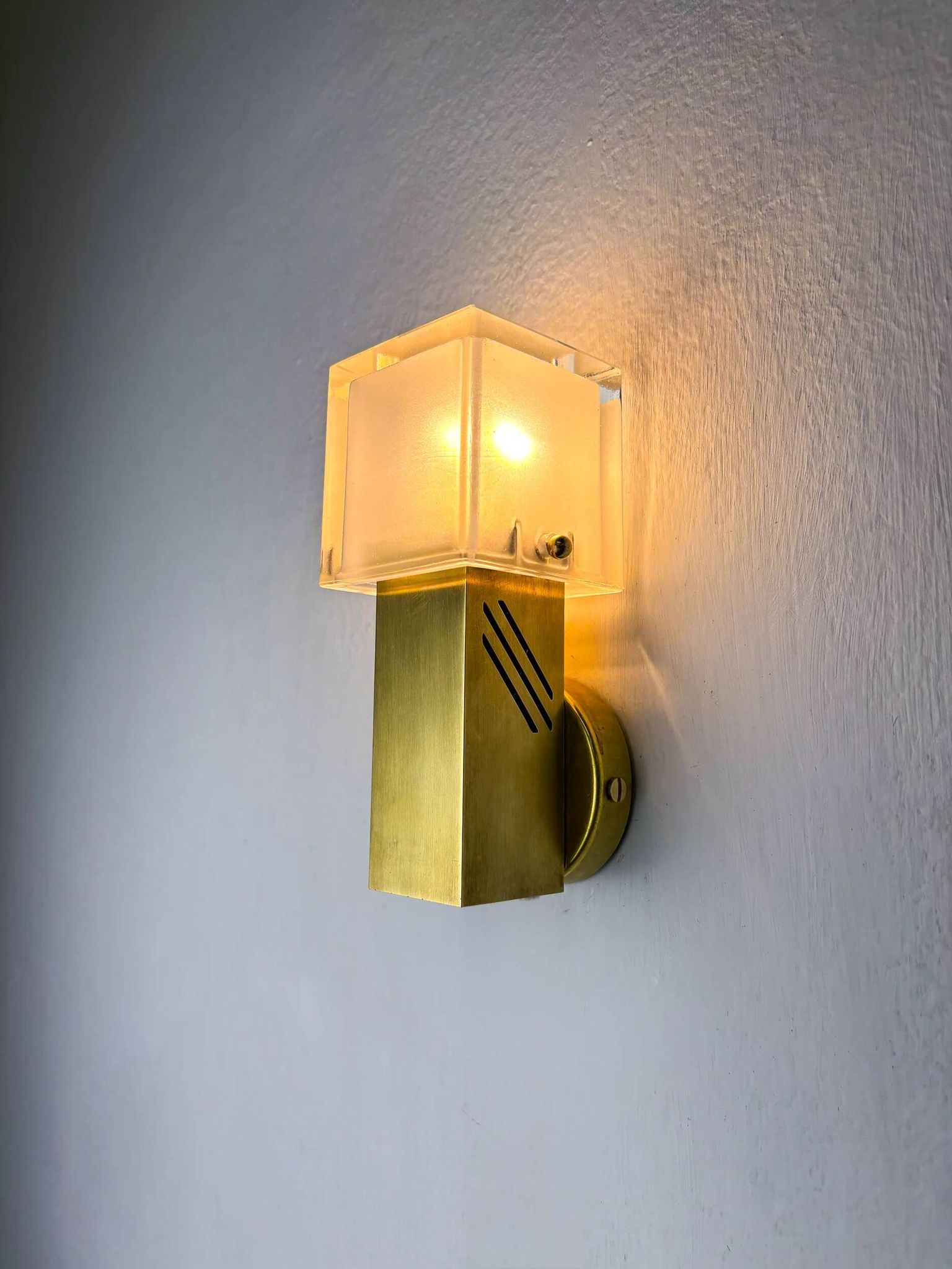 Pair of cubic Murano glass wall lights by Gaetano Sciolari, Italy, circa 1970s