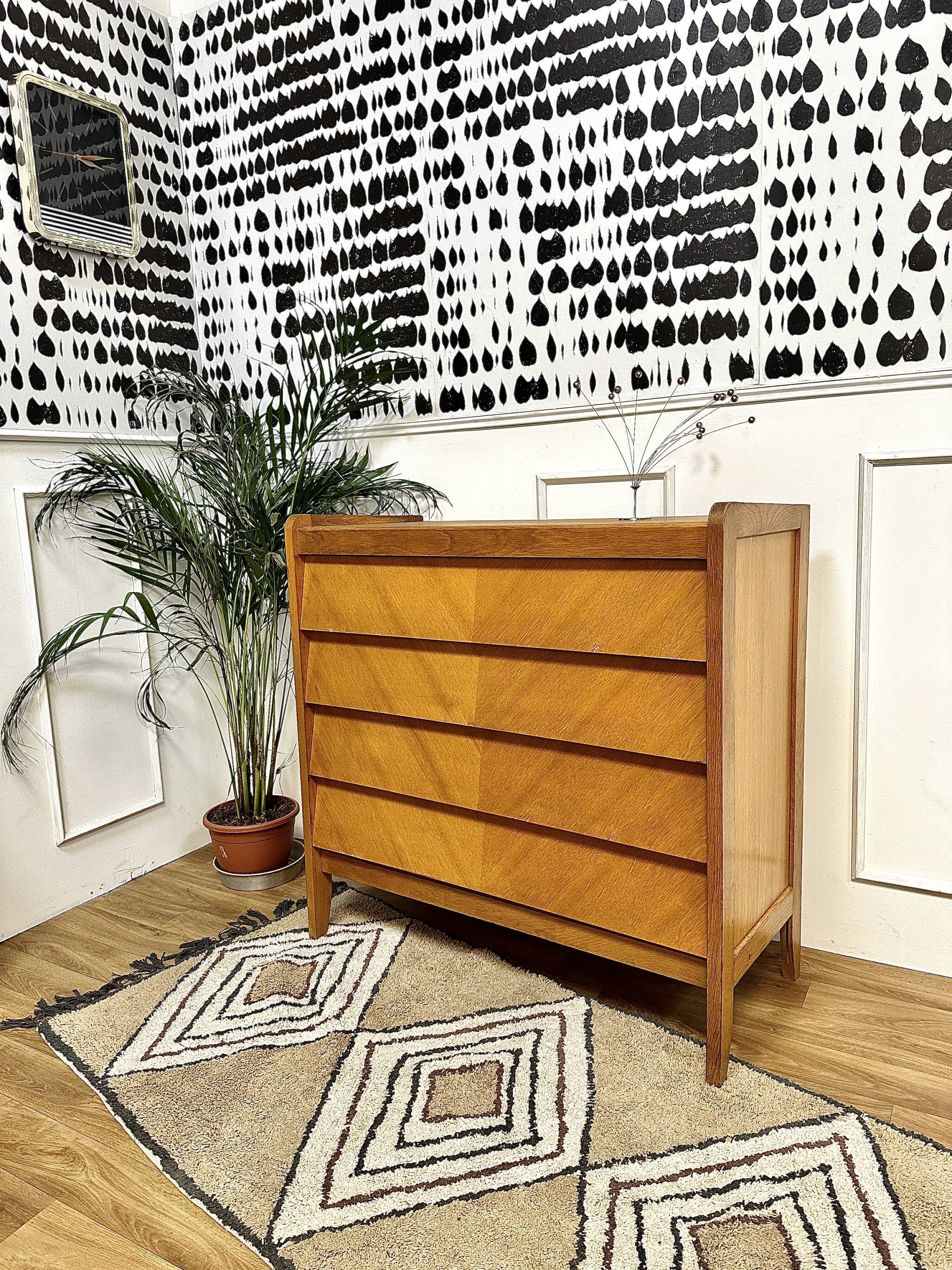 Scandinavian chest of drawers inclined drawers