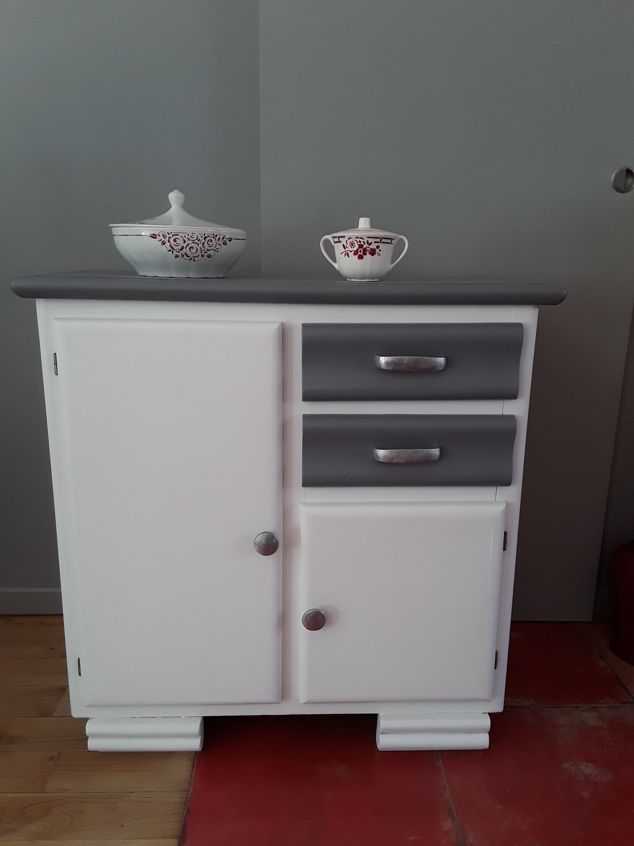 Vintage mado buffet