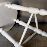 Tabouret tripode en bois tourné massif peint