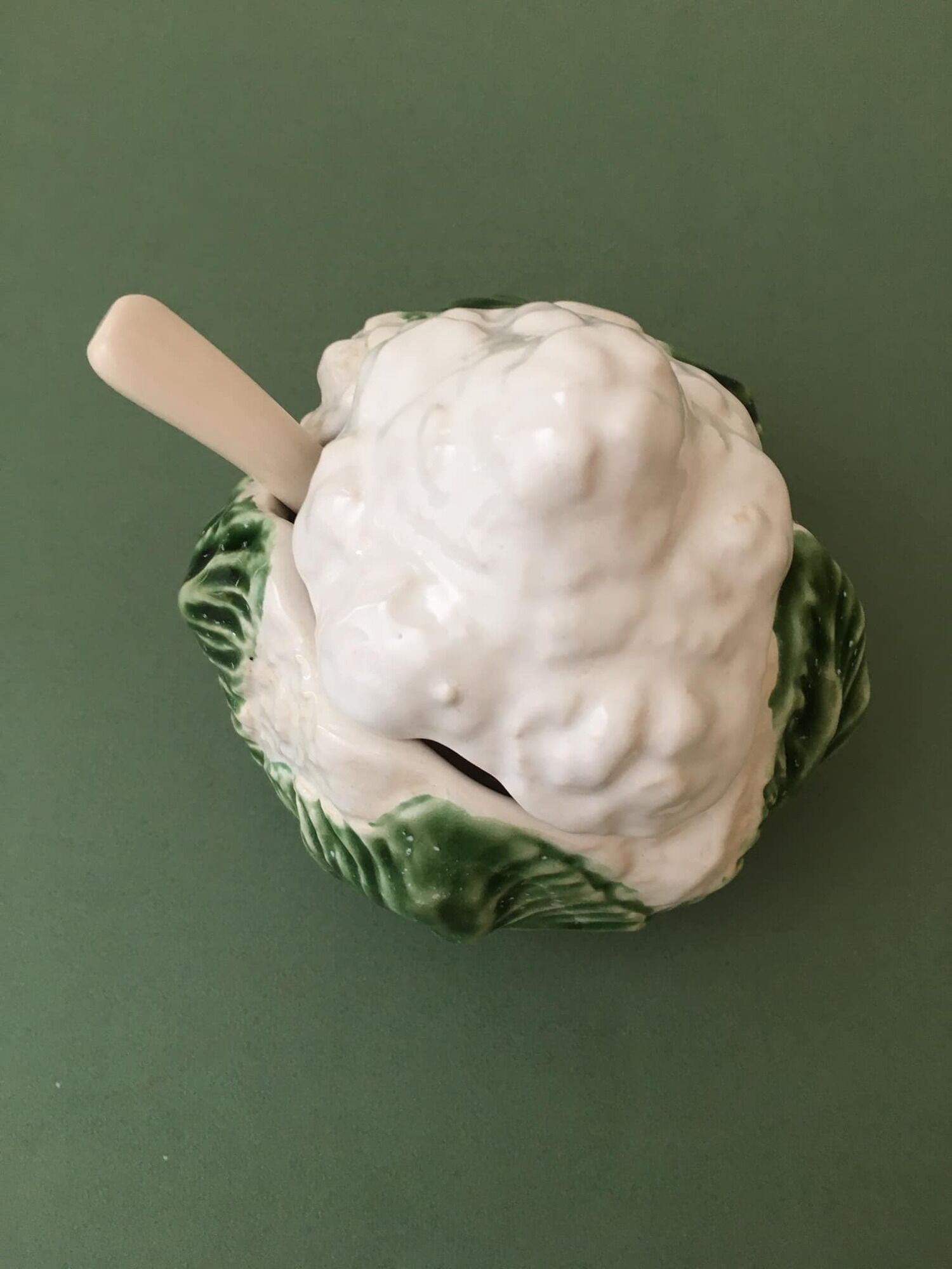 Saucière or condiment pot in cabbage-shaped slip, ceramic spoon