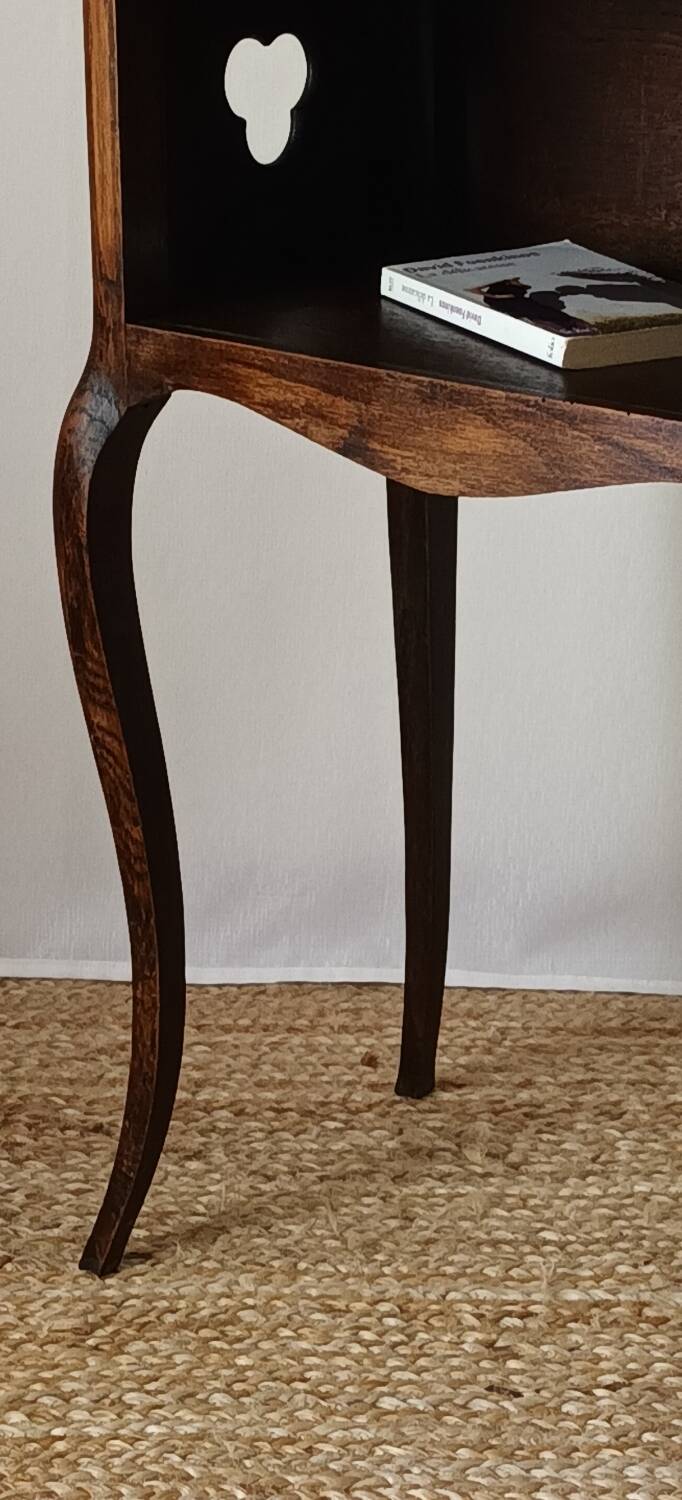 Table de chevet en chêne style Louis XV