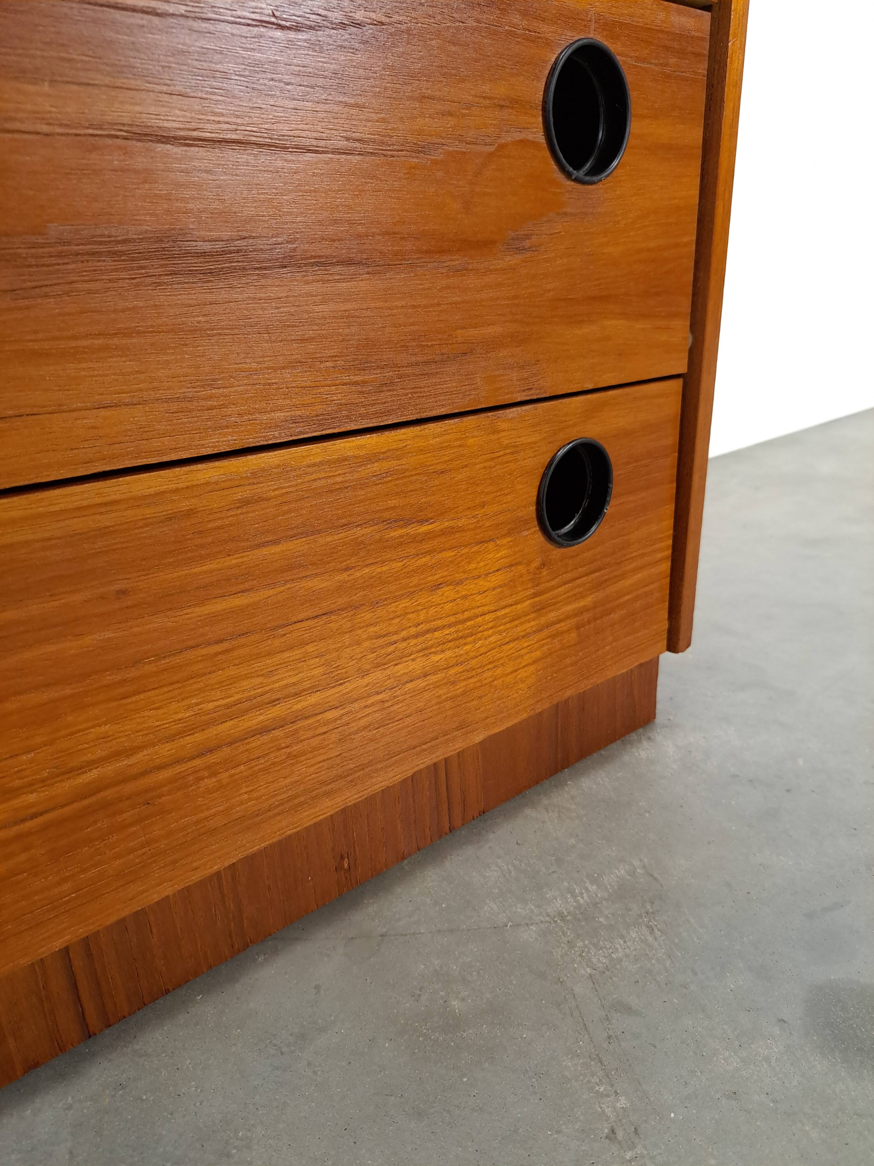 Schoenenkast met zwarte ronde grepen, nr. 2