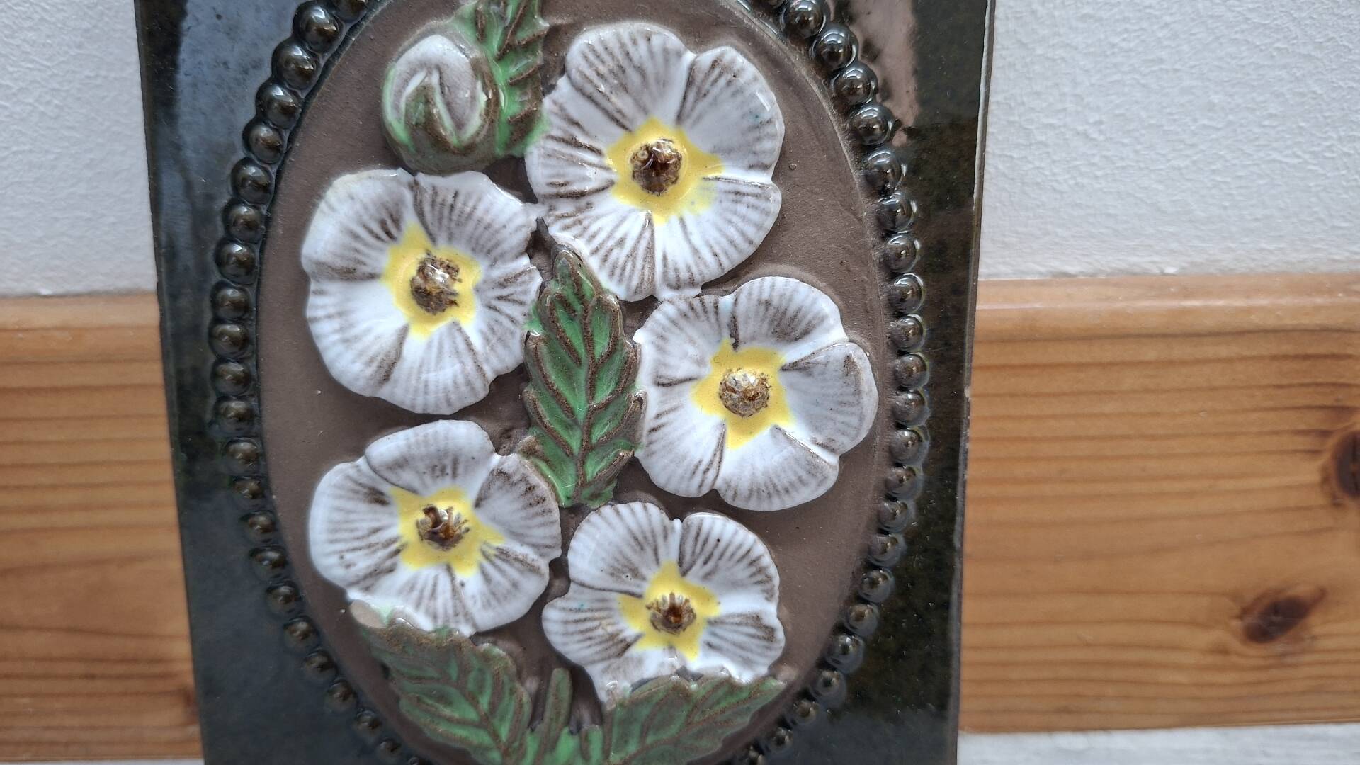 Ceramic Wall Plaque Jie Gantofta, model 841, white flowers.