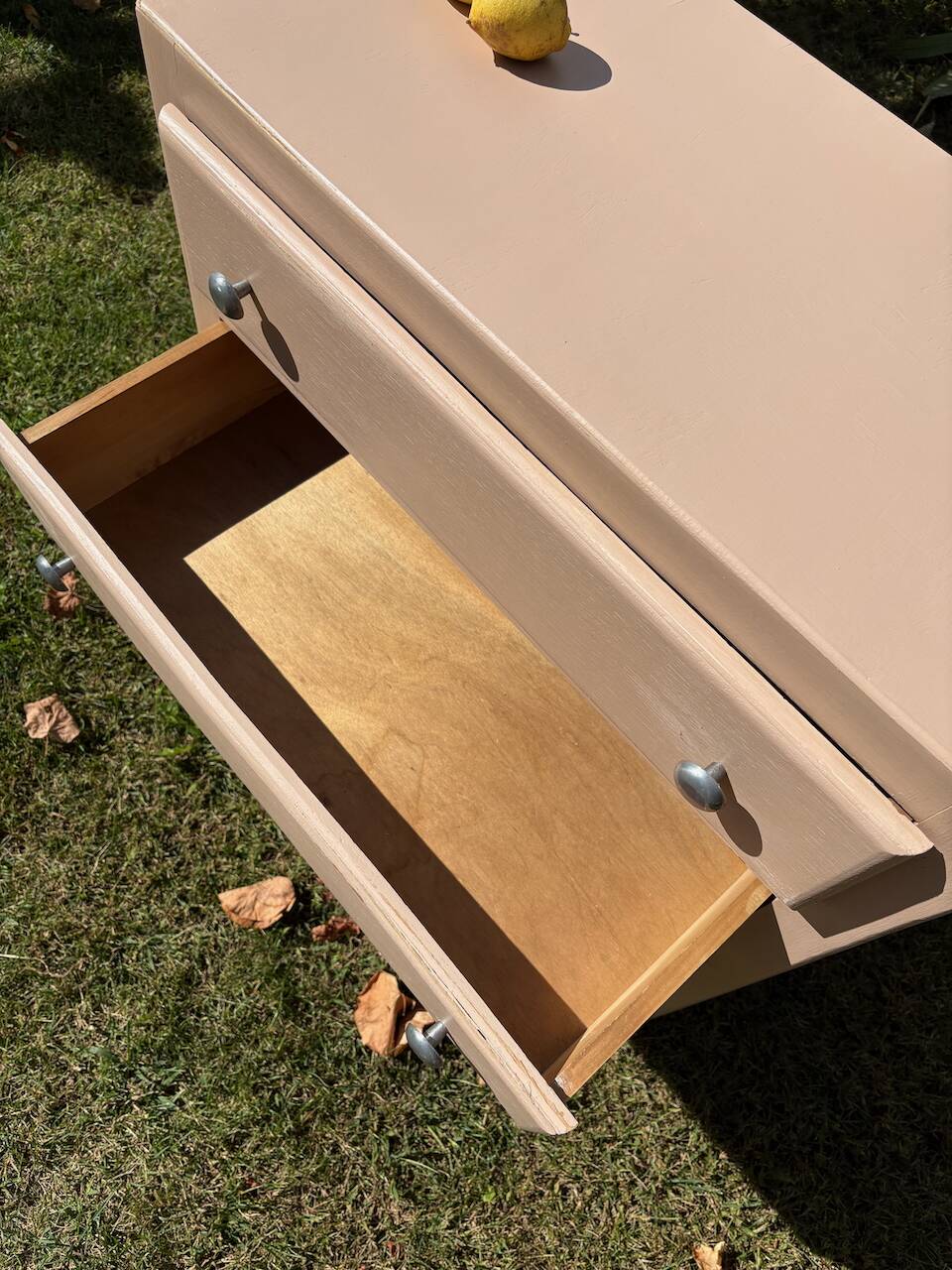 Commode vieux rose