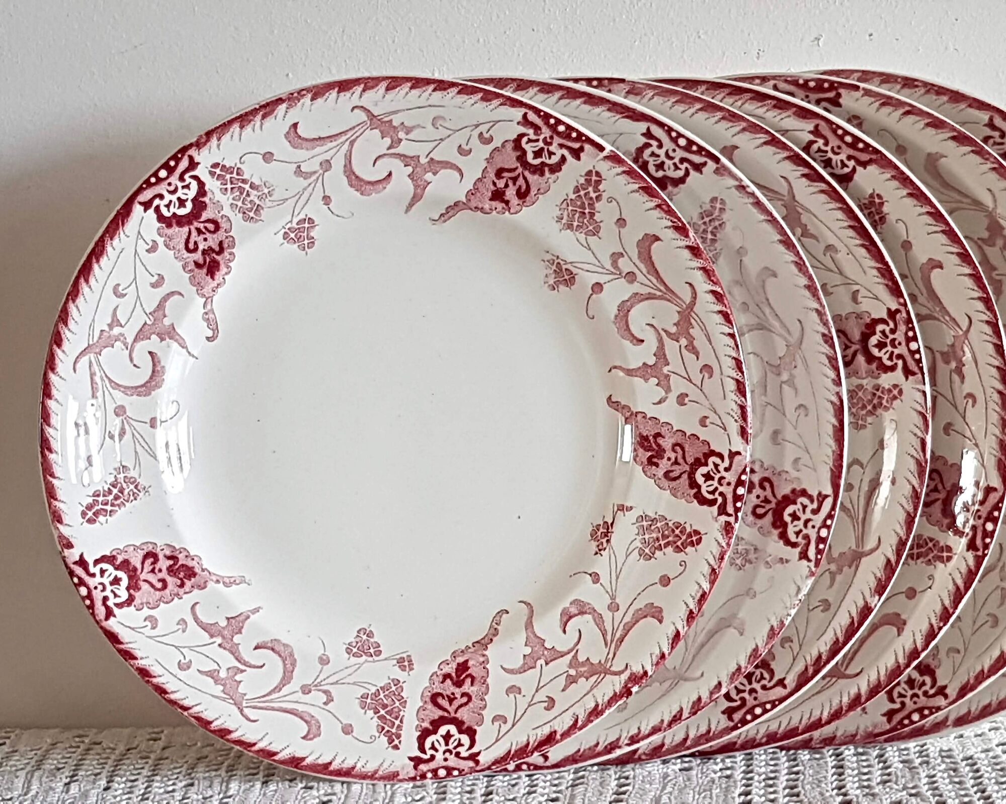 Longwy 6 dinner plates model Rambouillet pink flowers on cream background
