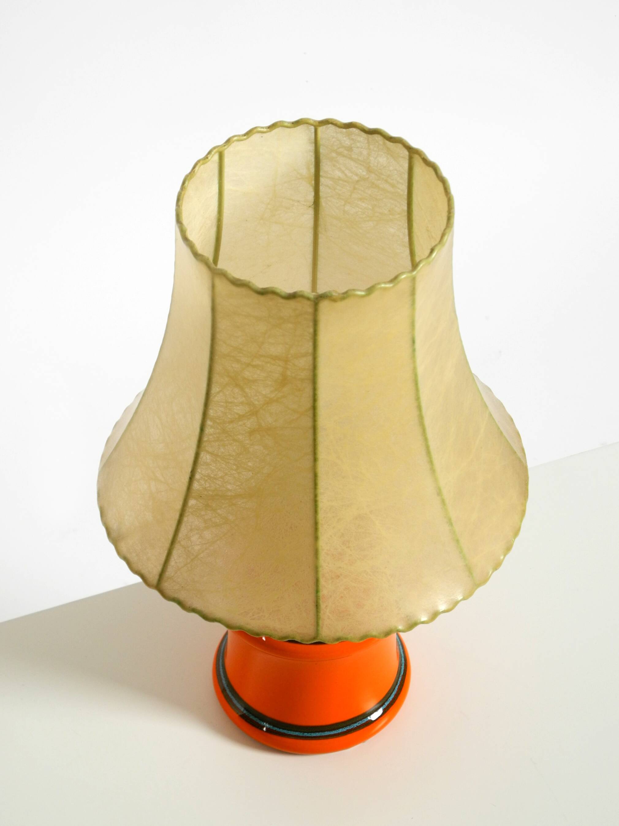 Beautiful 1960s orange ceramic table lamp with Cocoon shade | Made in Italy