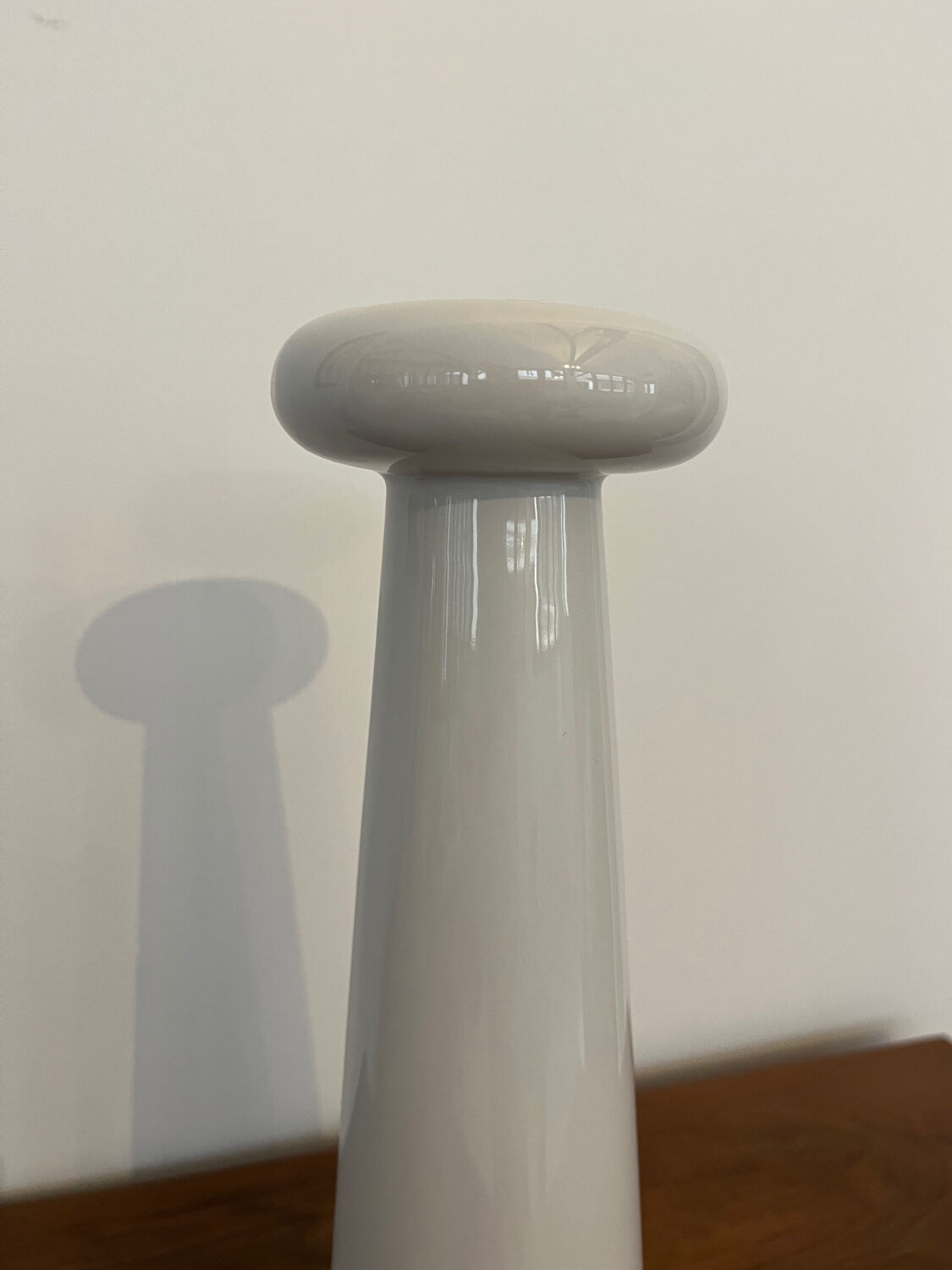 Contemporary vase white enamel H31cm