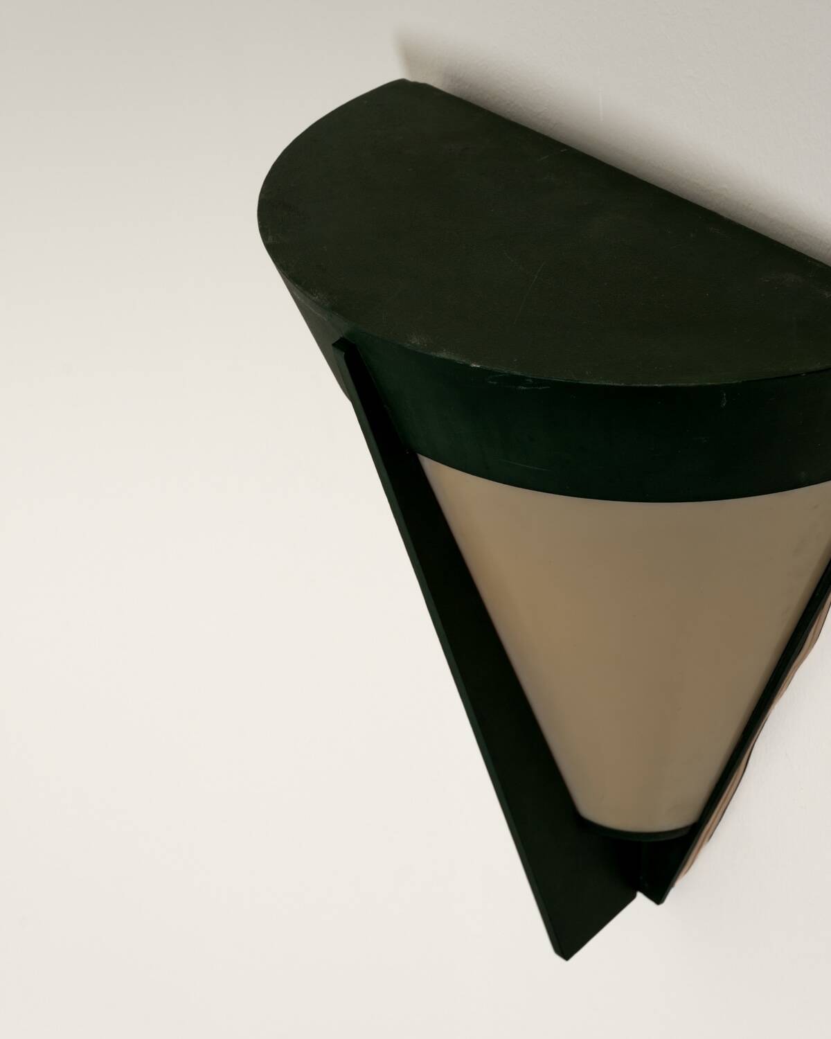 Pair of Scandinavian conical wall lamps in metal and bakelite, 1950s/1960s