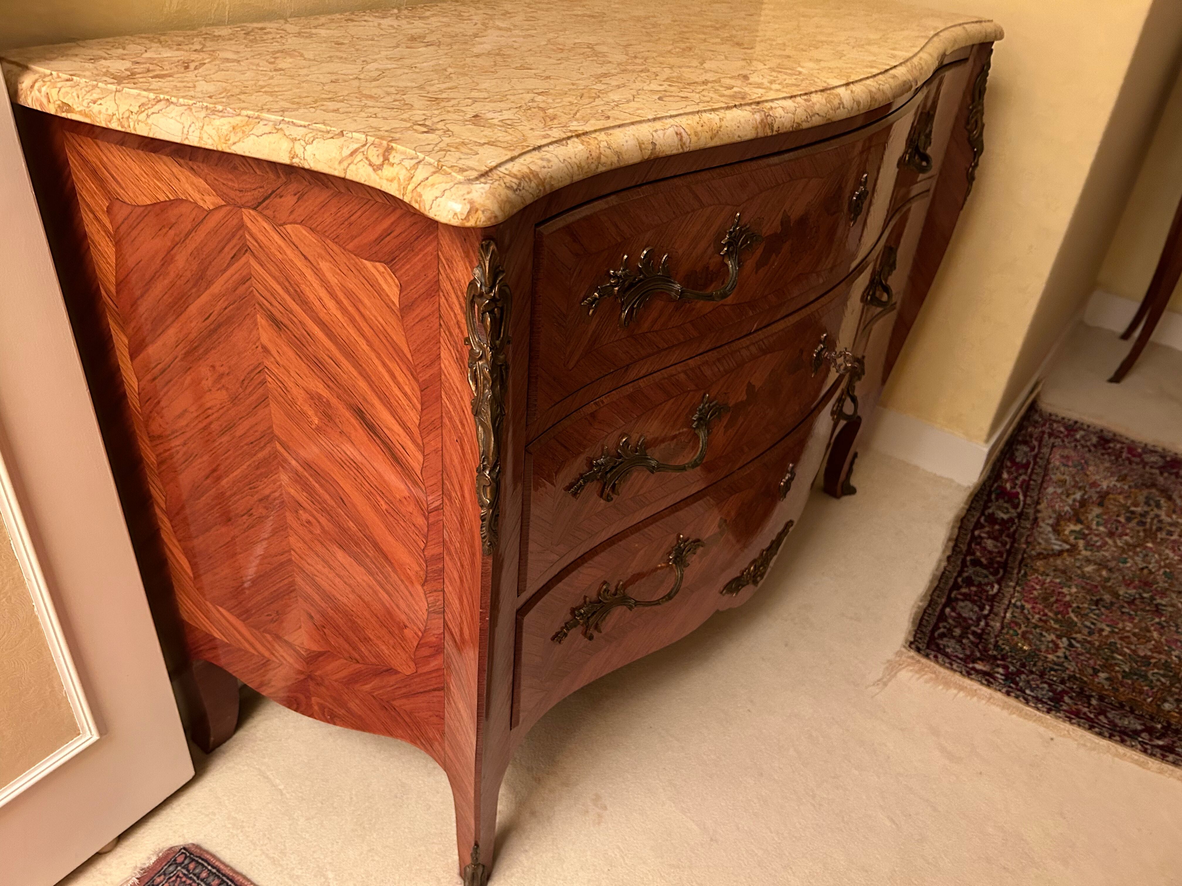Commode bois de rose style Louis XV