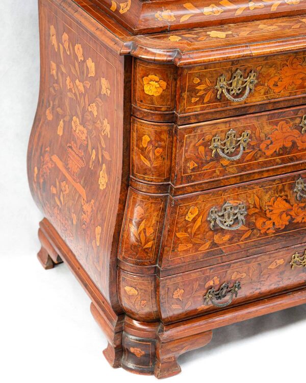 Petite armoire vitrine néerlandaise ancienne en marqueterie florale