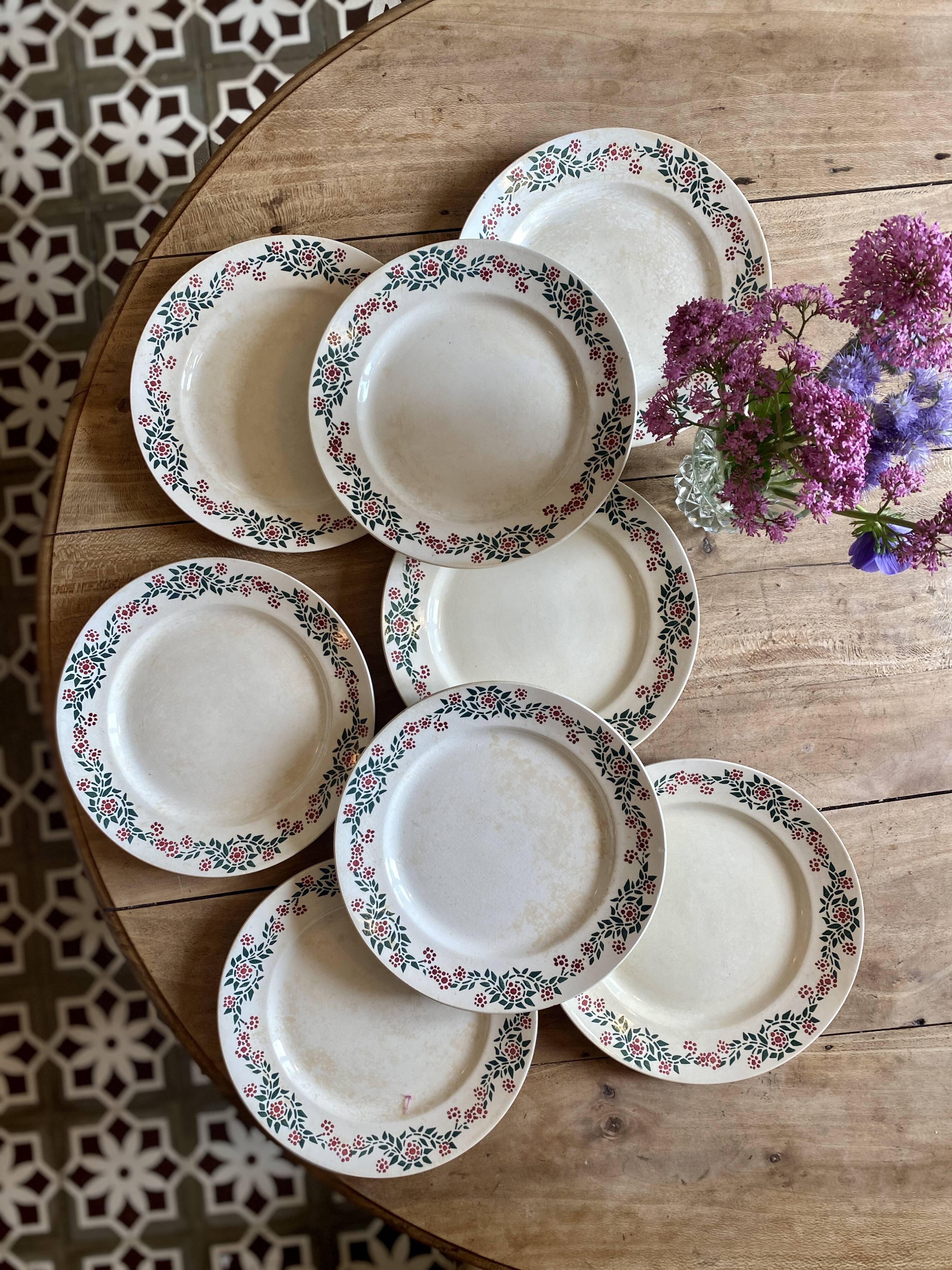 Set of 8 flat plates vintage model Cécile de HBCM