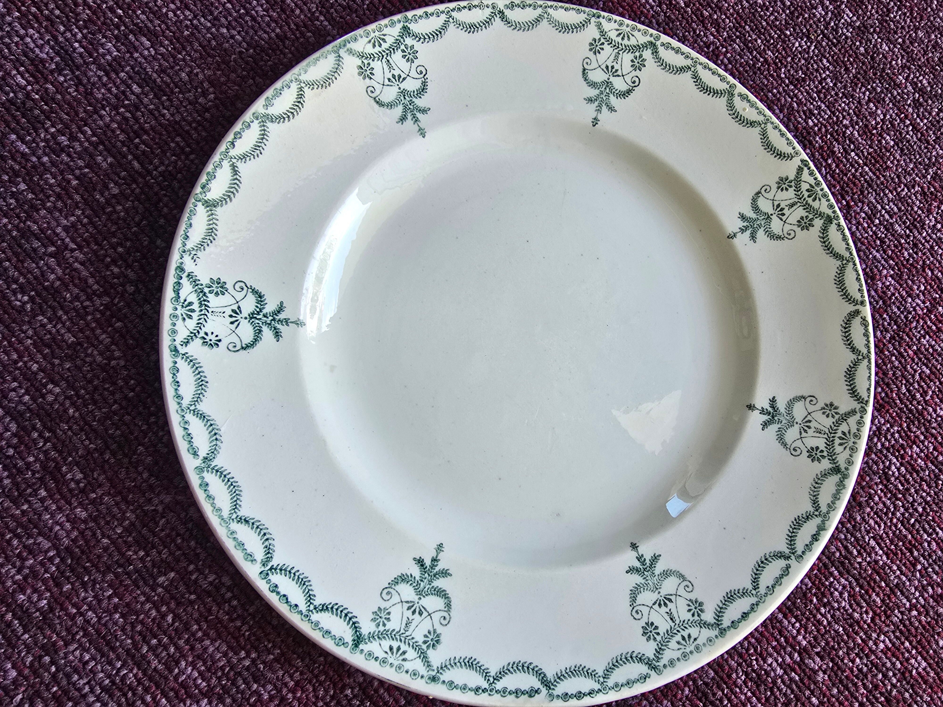 Lot 8 assiettes Moulin des Loups frise verte