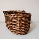 Oval basket with movable handle