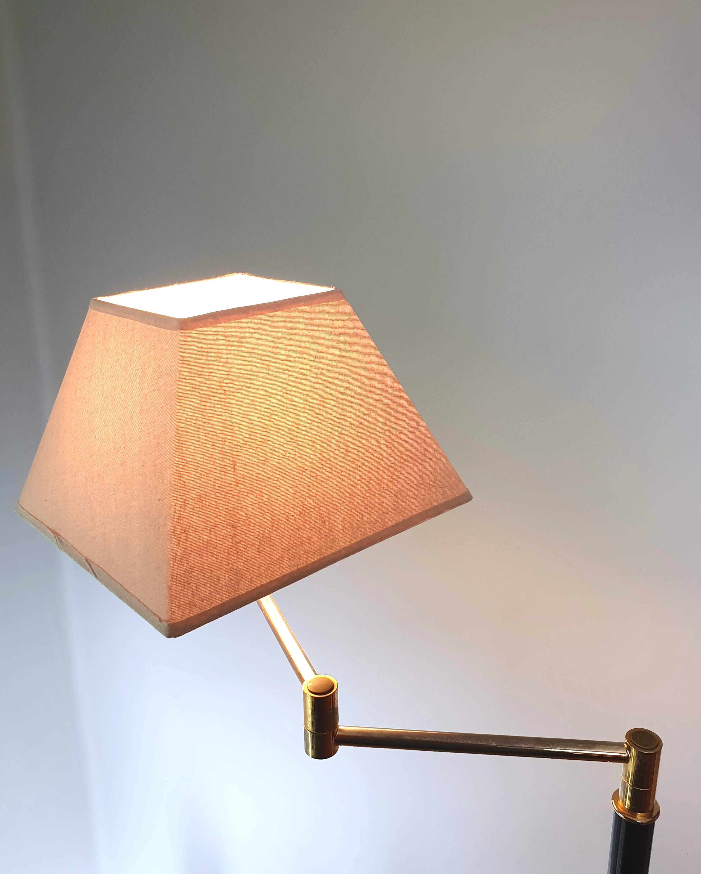 Articulated floor lamp brass e-reader