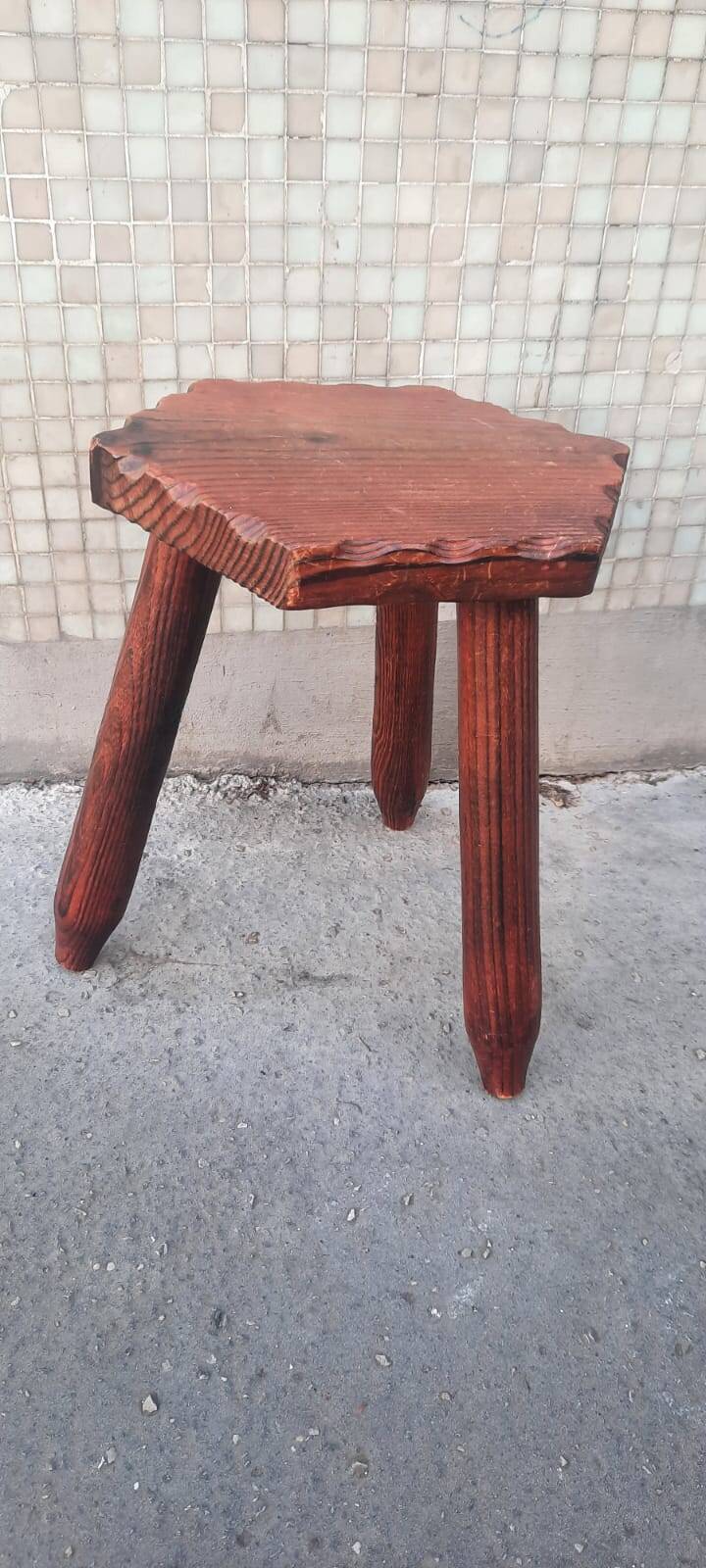 Tabouret tripode