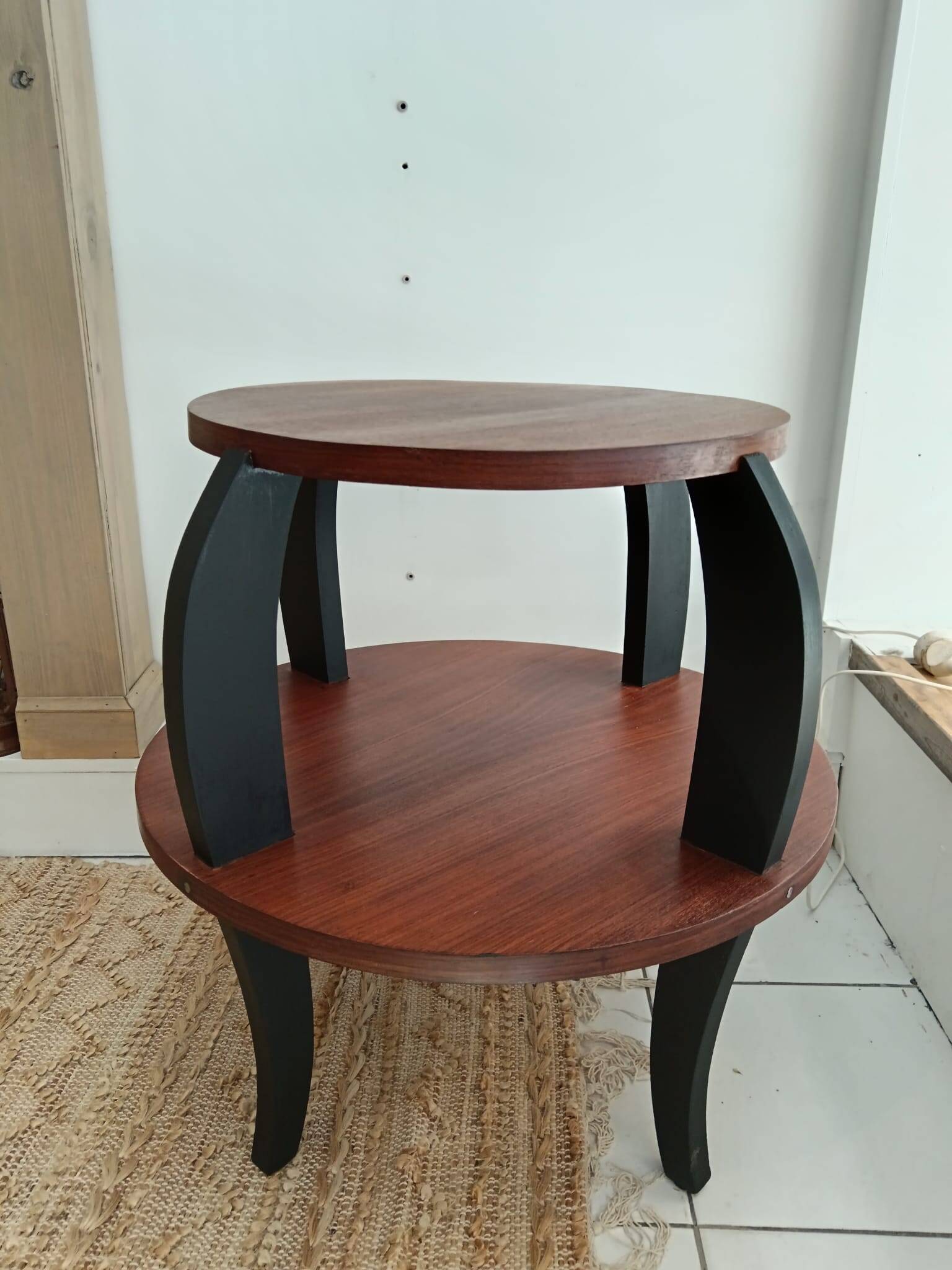 Table de salon ronde années 50 noir et bois