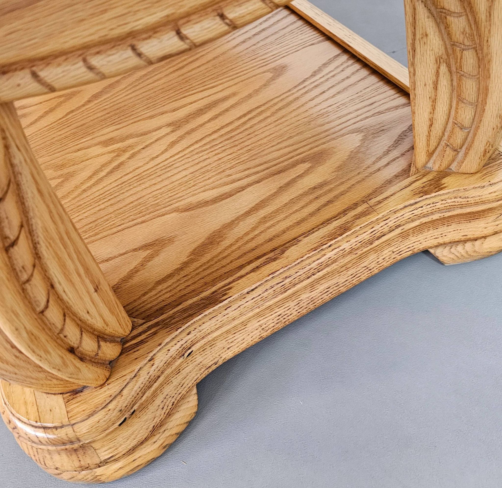 Table basse française en chêne massif des années 1970