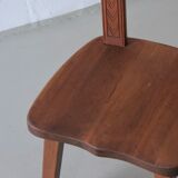 2 chaises rustiques en pin teinté sculpté | Suède | Années 1940