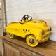 Voiture à pedale pour enfant vintage