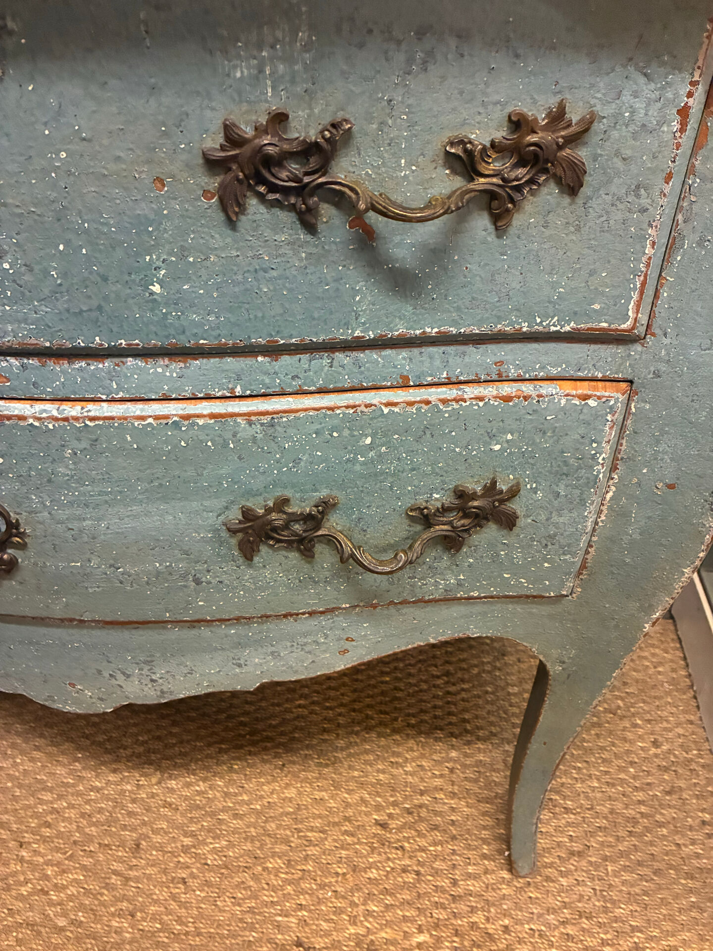 Ancienne commode de style Louis XV