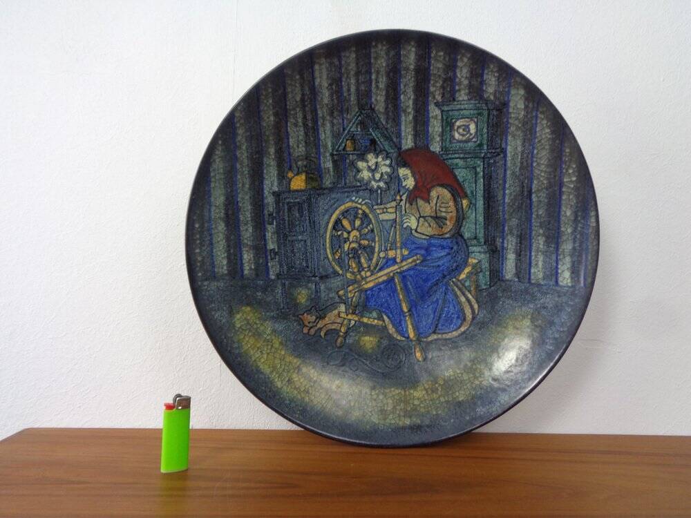 Large Danish studio ceramic bowl by Marianne Starck for Michael Andersen, Denmark, 1960s.