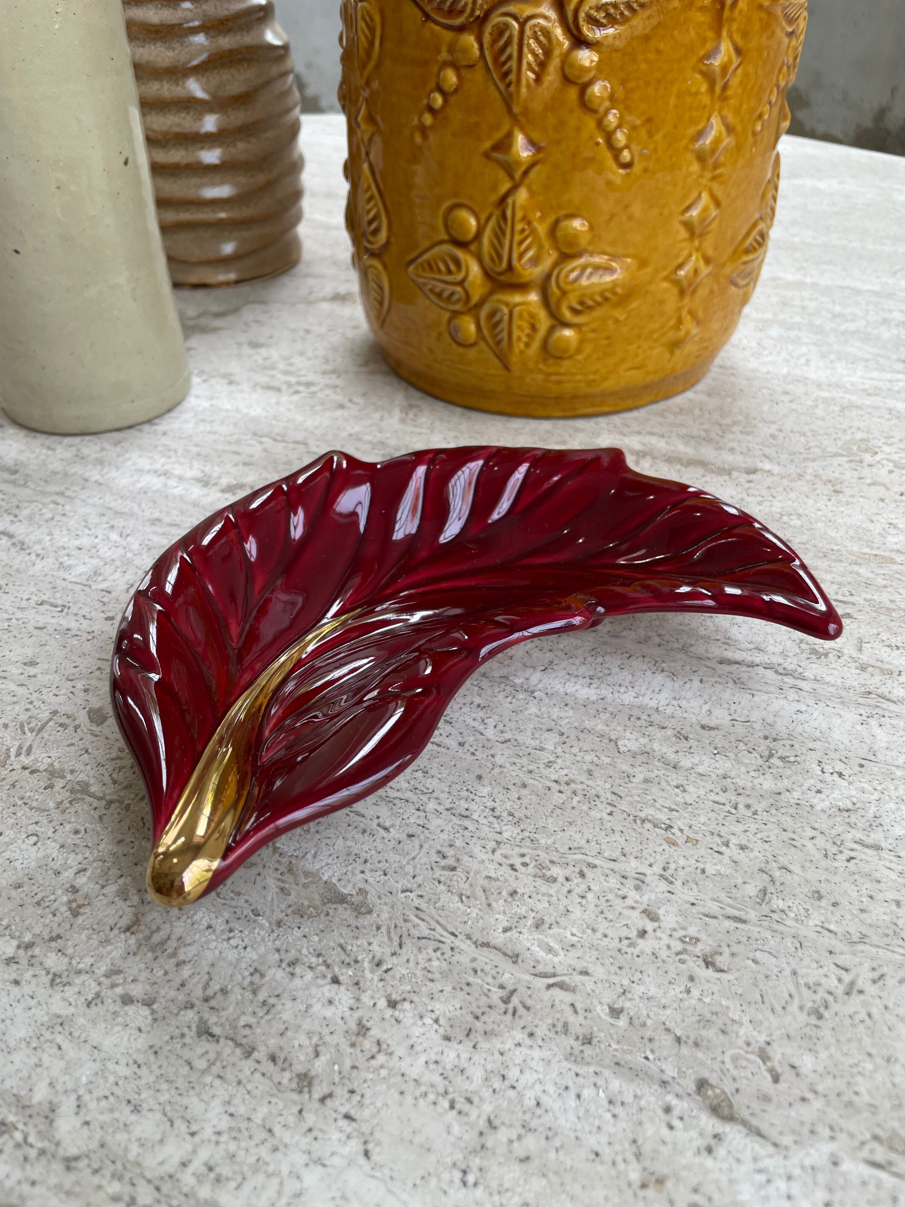 Dull leaf Vallauris red burgundy