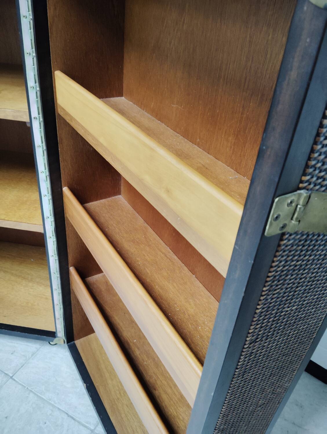 Wardrobe trunk on casters in mahogany and woven rattan.