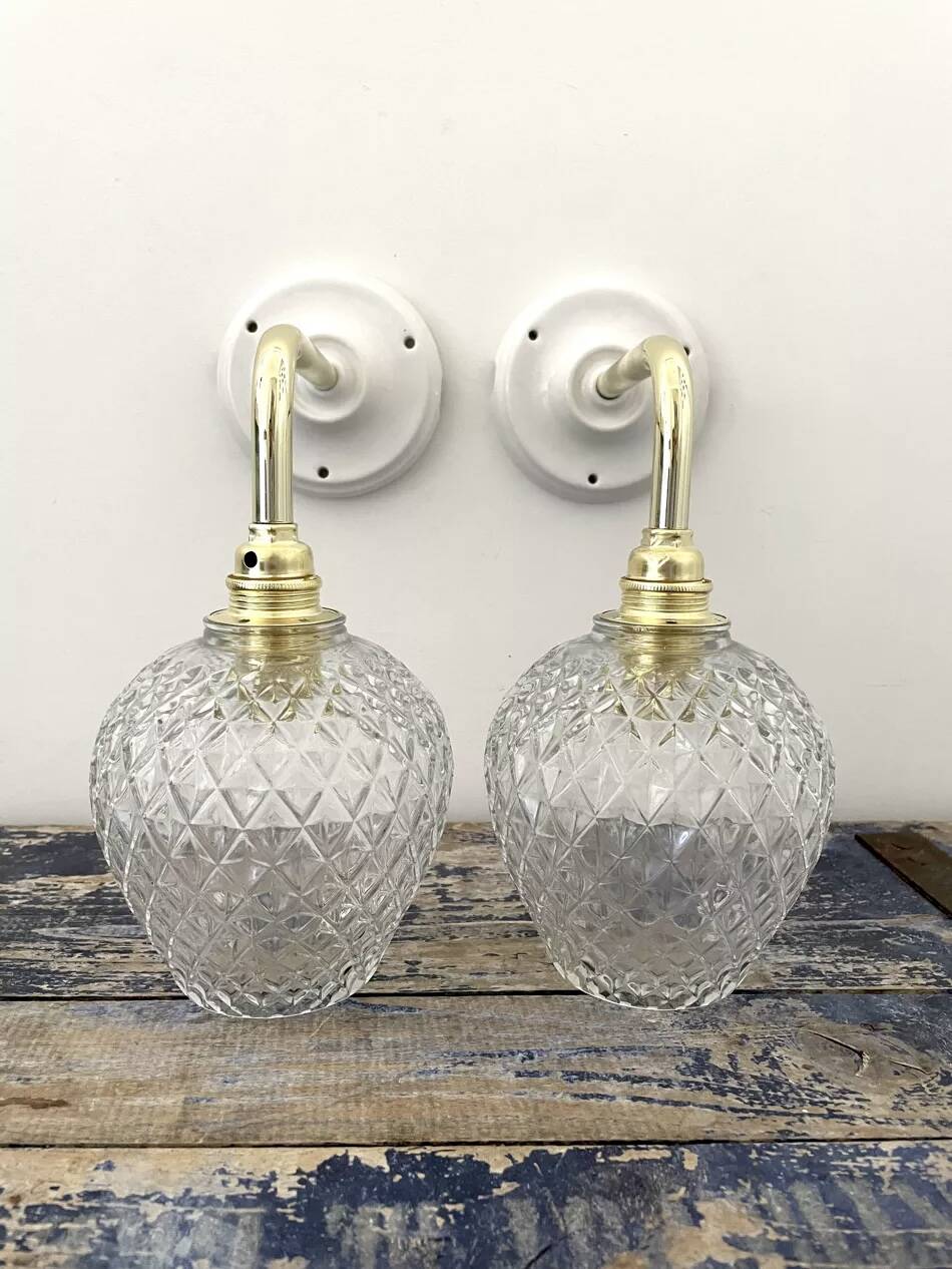 Paire d’appliques murales en verre ciselé