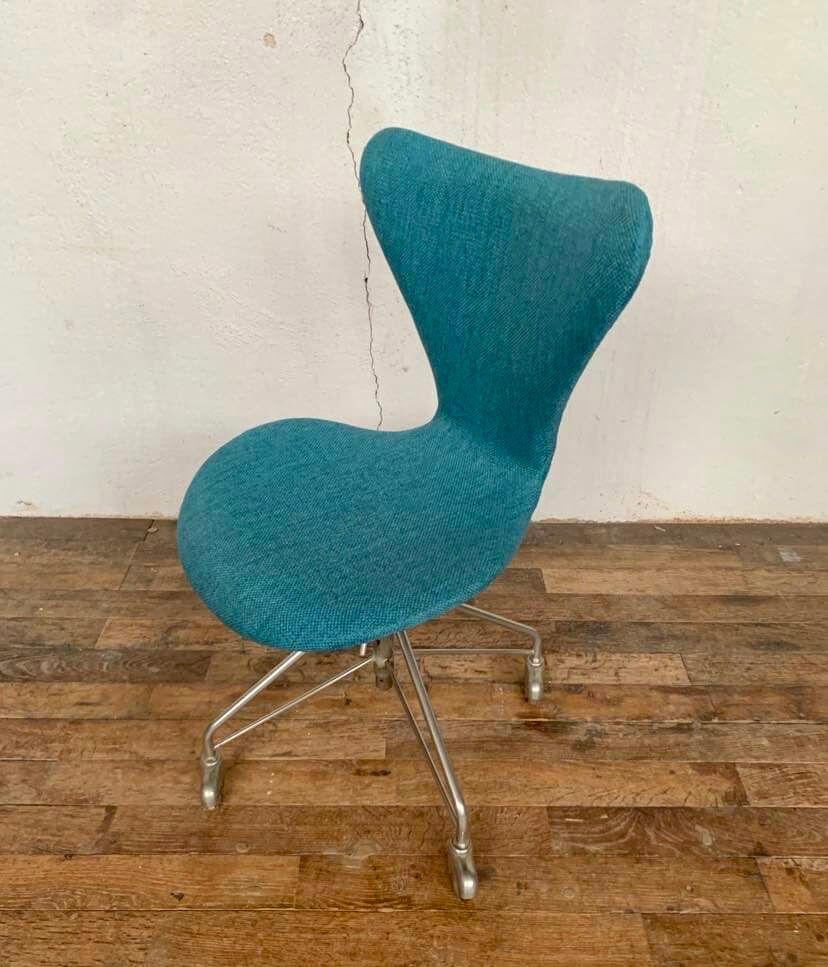 Swivel chair Arne Jacobsen 3117 Publisher Fritz Hansen Denmark year 1960