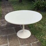 Tulip table