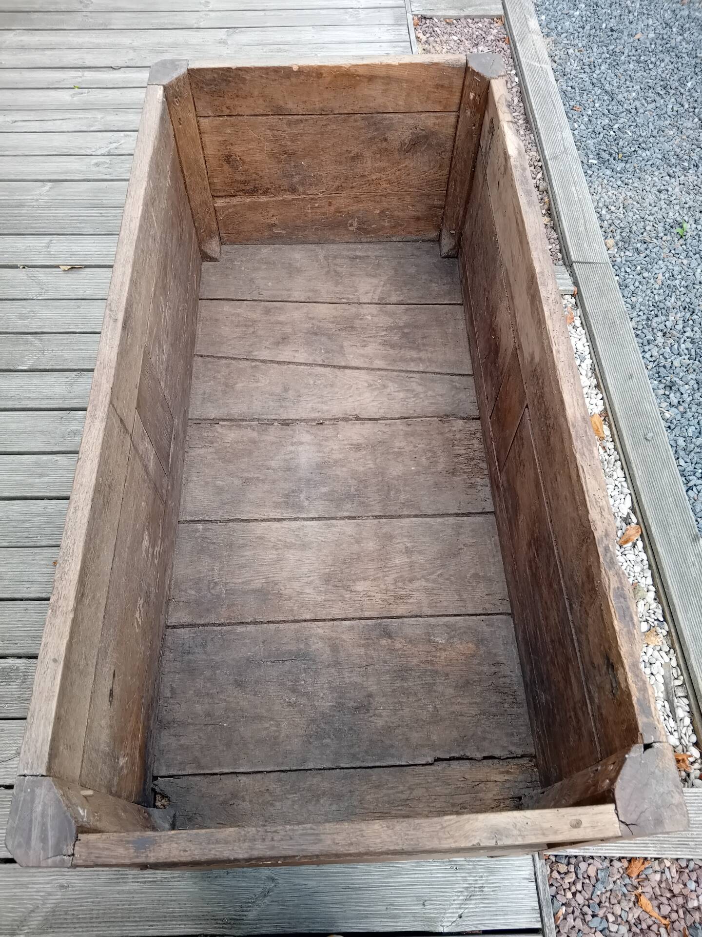 Wooden chest (Maie)