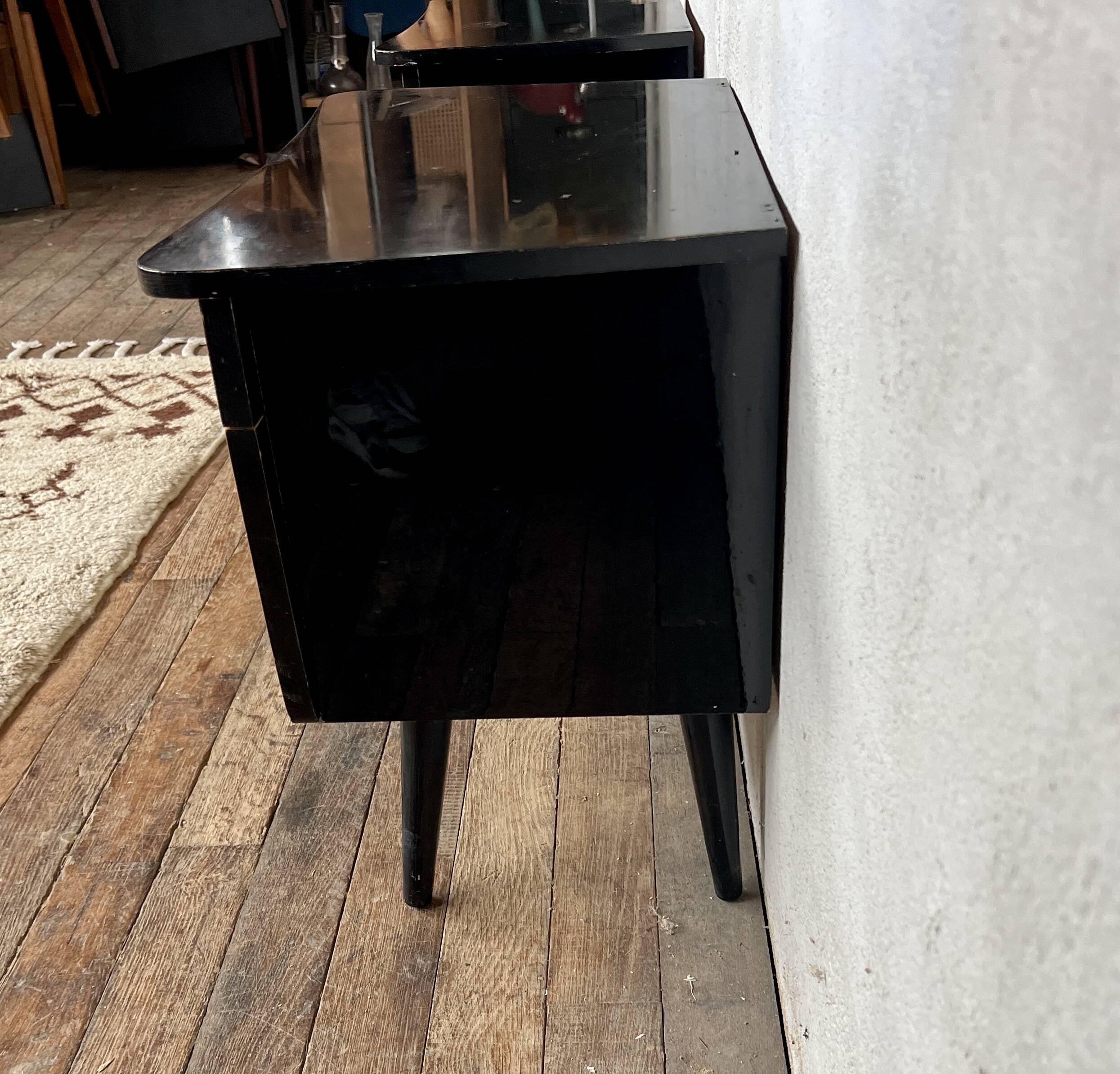 Paire de table de chevets vintage bicolores – pieds compas