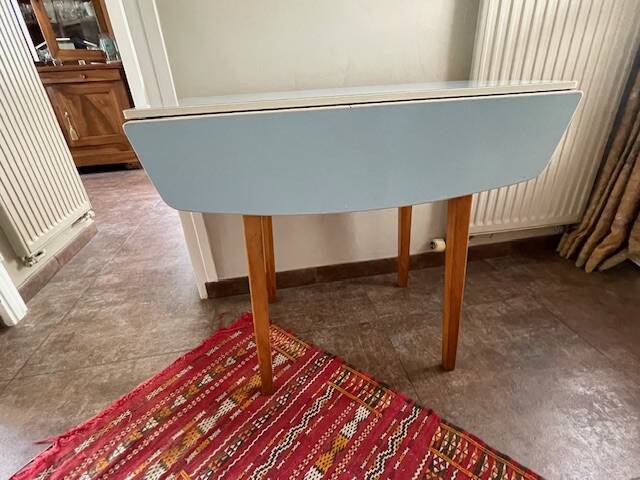 1960s formica table with 2 drop-leaves