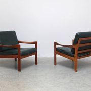 Paire de fauteuils danois par Illum Wikkelsø pour Niels Eilersen, années 1960.
