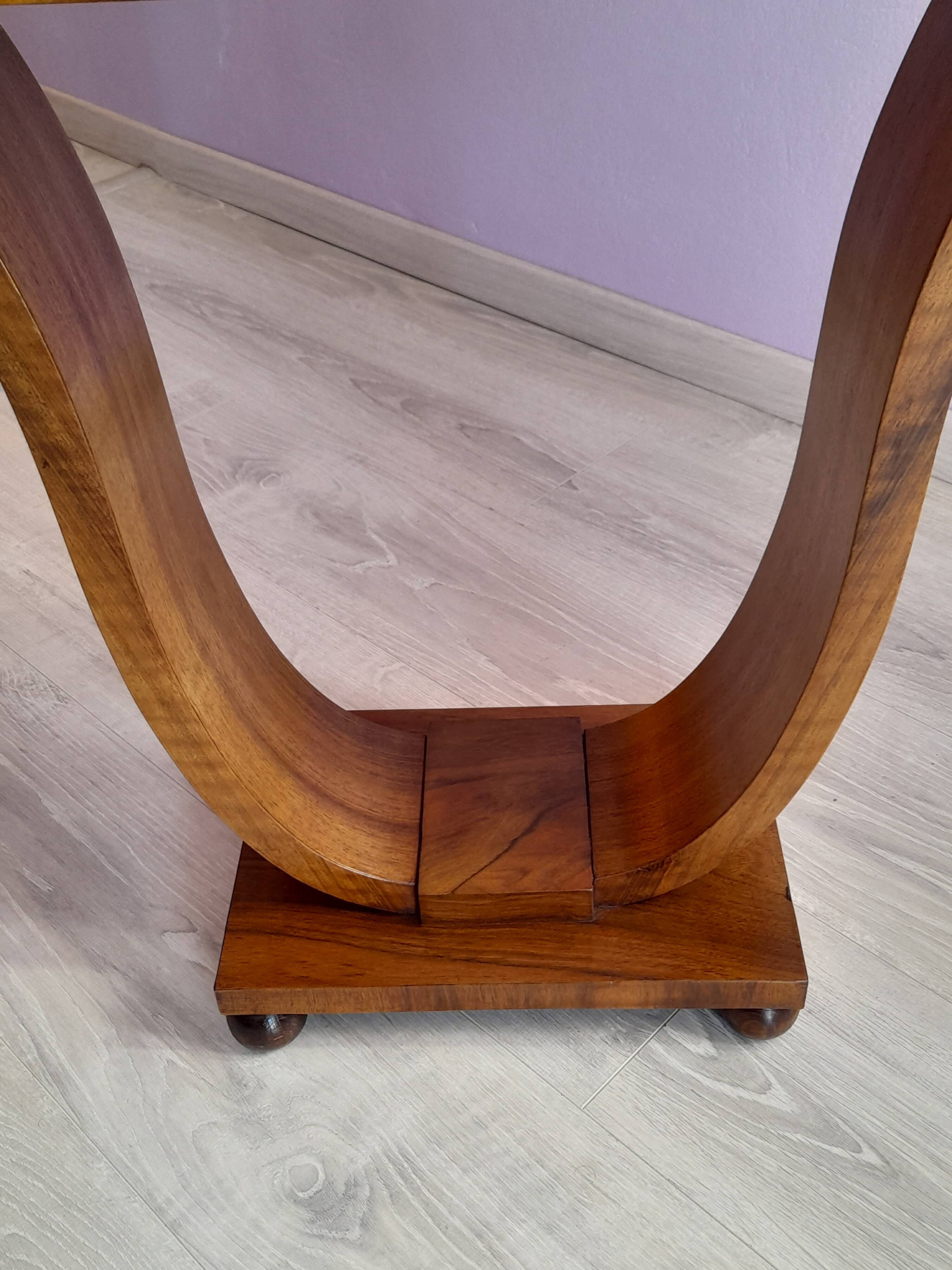 Art Deco walnut pedestal table