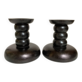 Paire de bougeoirs en bois teinté noir