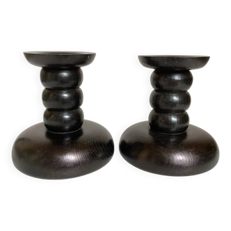 Paire de bougeoirs en bois teinté noir