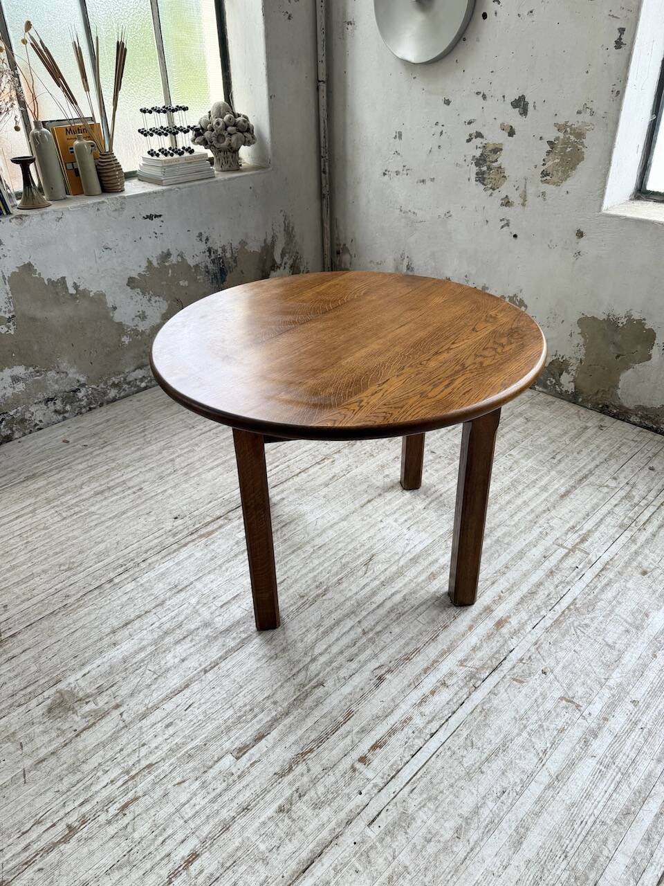Round oak table 1950
