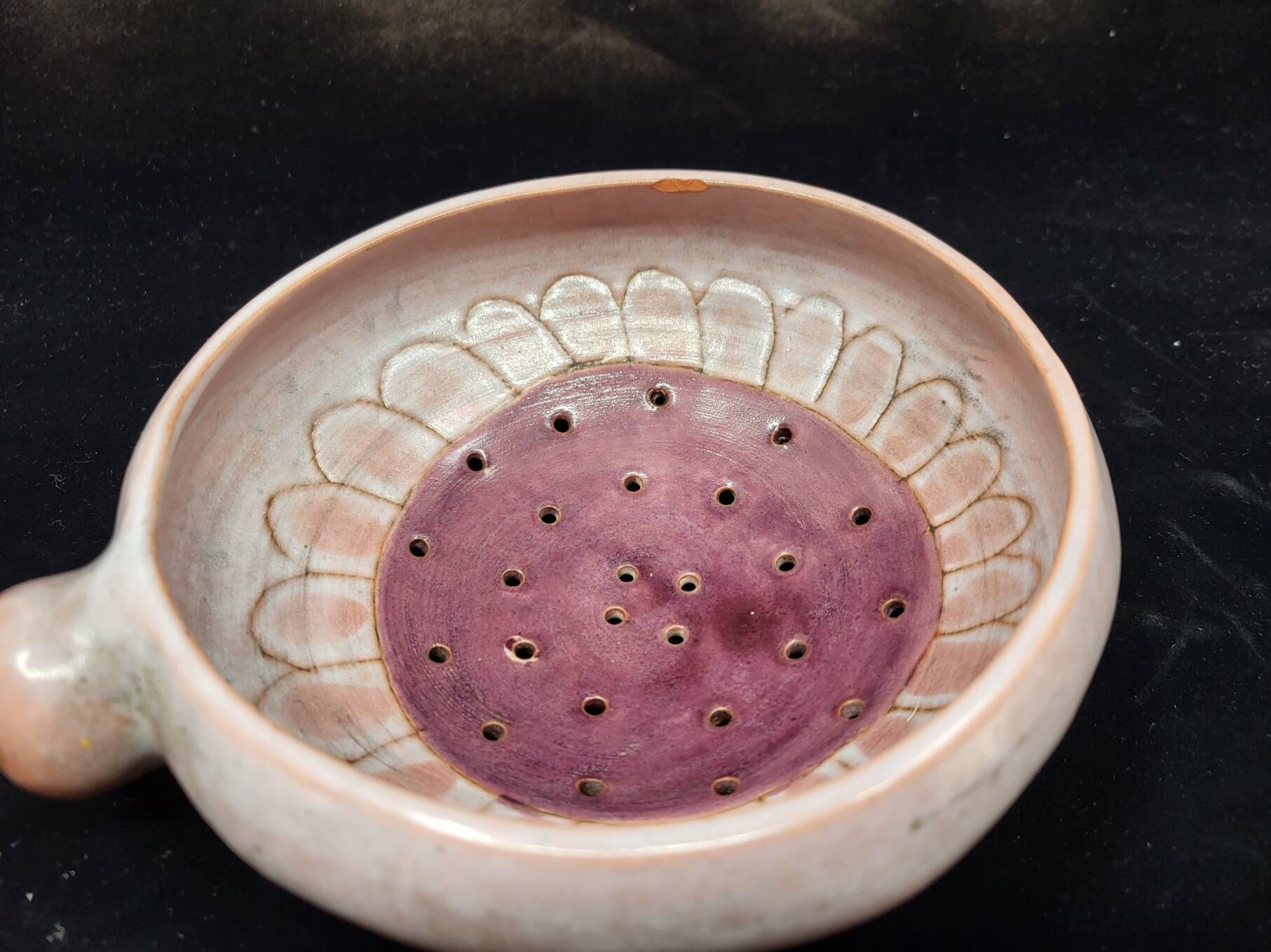 Les Frères Cloutier French ceramic drainer