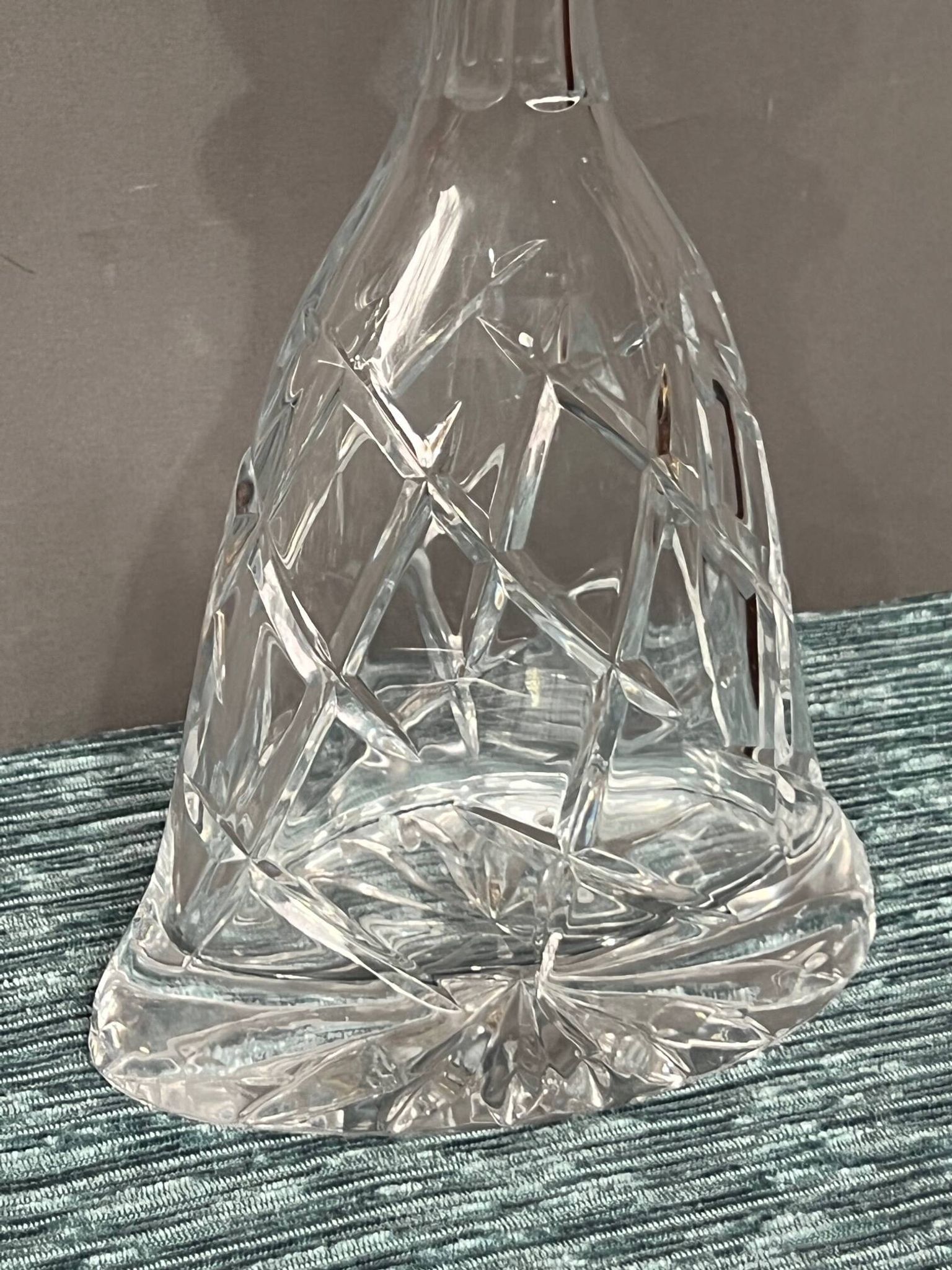 Carafe à whisky en cristal massif.