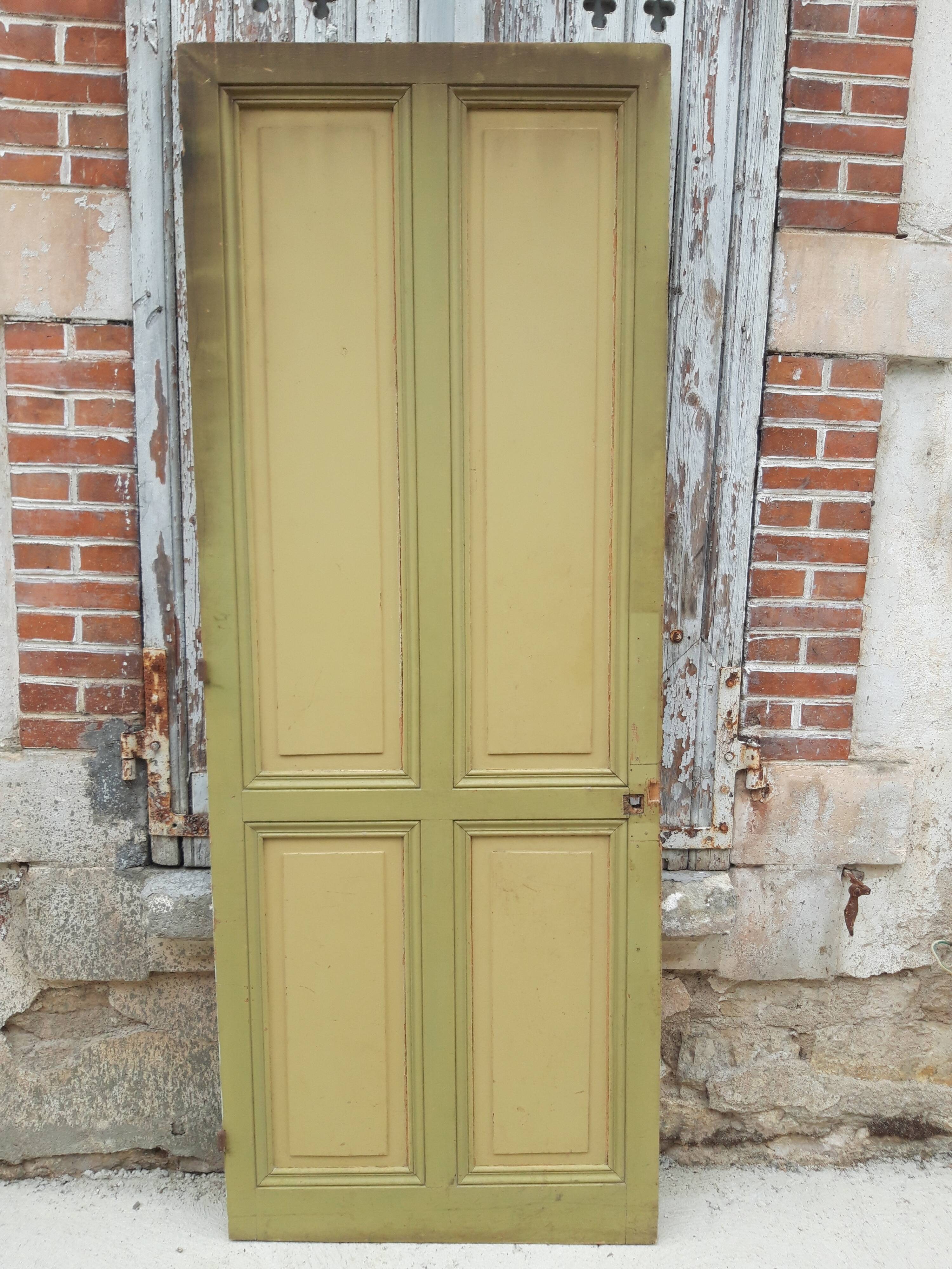 Ancienne porte de communication moulurée