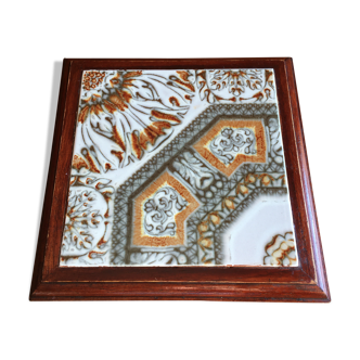 Earthenware contour wood table mat