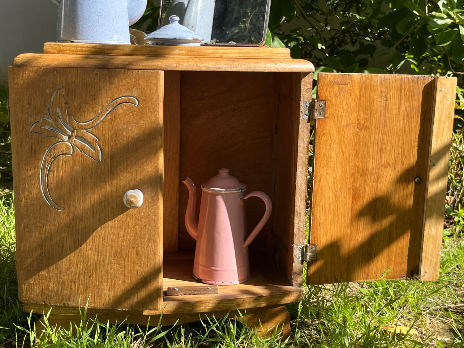 Table de chevet en bois deux portes