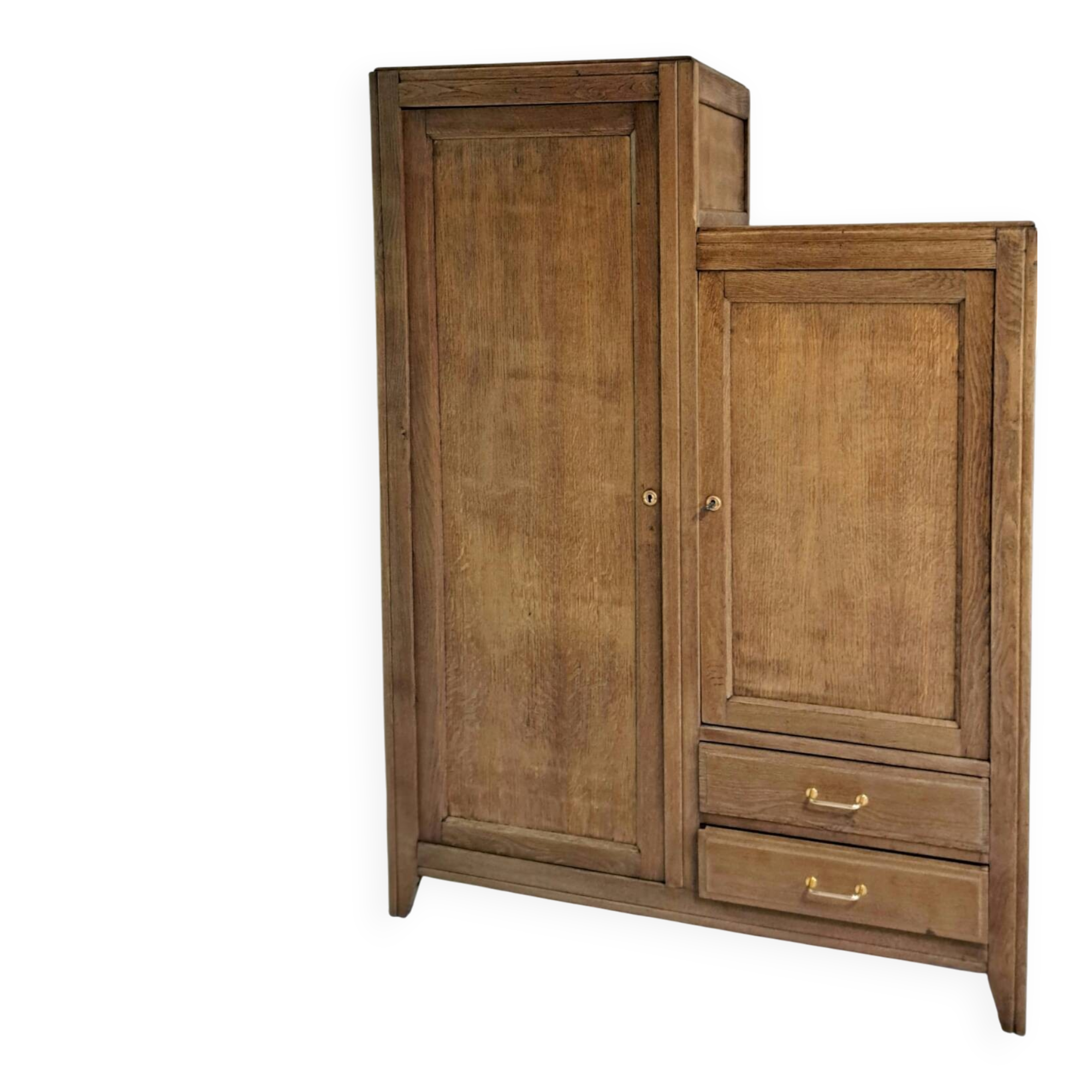 Asymmetrical wardrobe